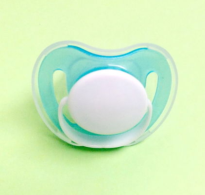 Freies stillendes Baby des Silikon-pp. BPA, das Friedensstifter saugt