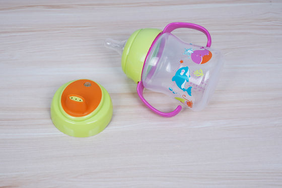 Verschütten Sie nicht 2 in 1 freier 6-monatiger das 6 Unzen-Baby Sippy-Schale BPA